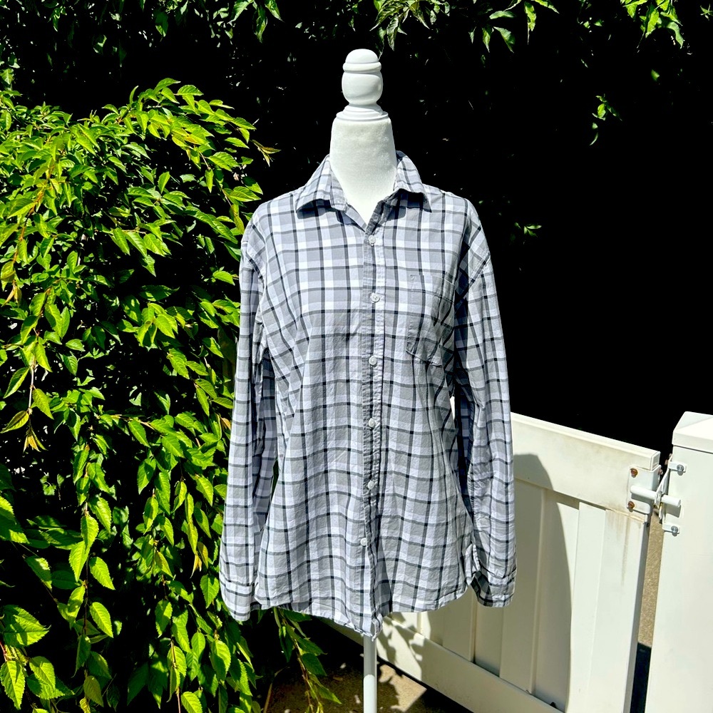 Amazon Essentials Plaid Button-Up Shirt – Gray/White, Size Small